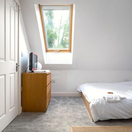 The Annexe Apartment เชลเทนแฮม ภายนอก รูปภาพ